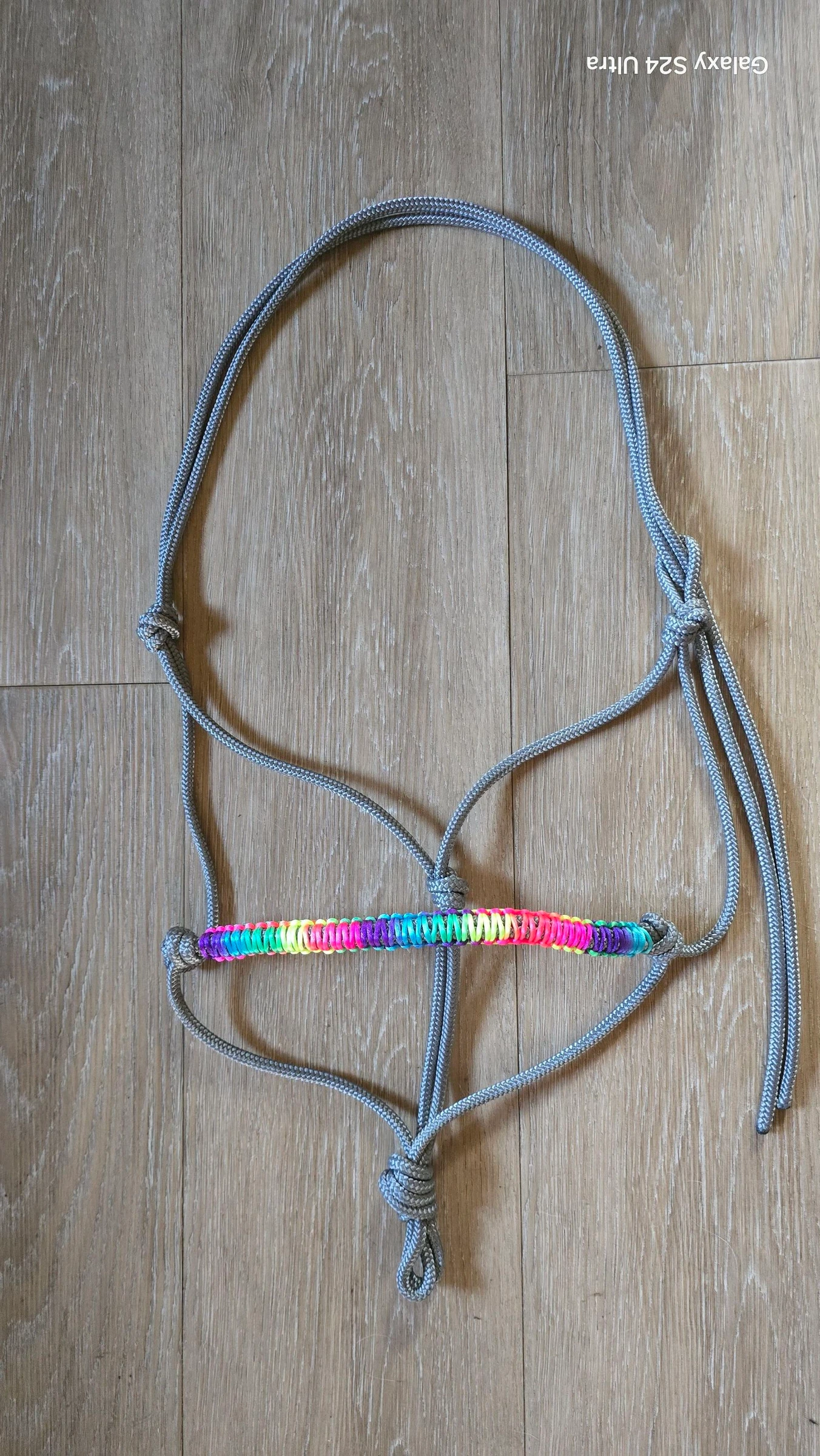 Licol en corde avec muserolle nouée aux couleurs arc-en-ciel – photo 2